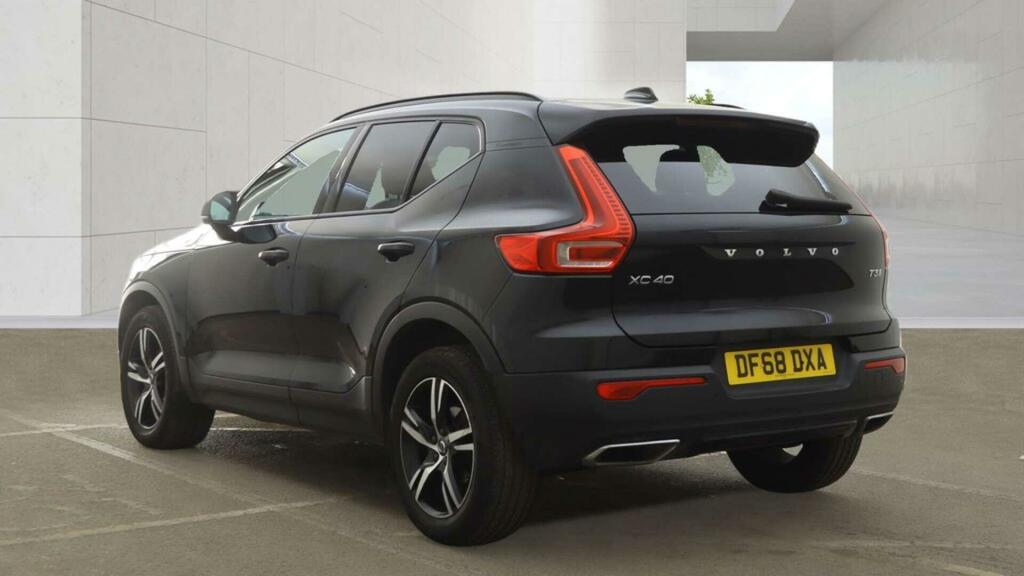 Volvo XC40 R-design Black #2