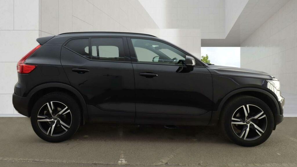 Volvo XC40 R-design Black #4
