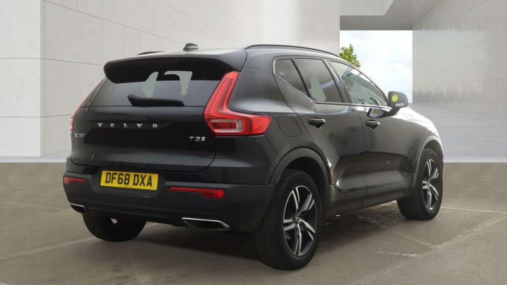 Volvo XC40 R-design Black #3