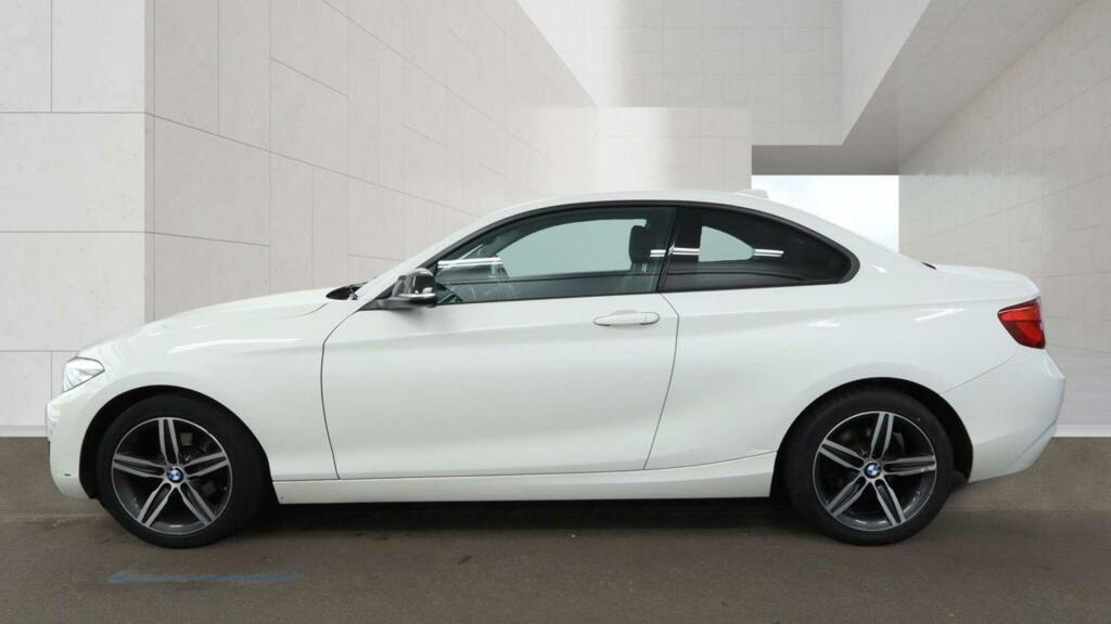 BMW 2 Series Sport White #6