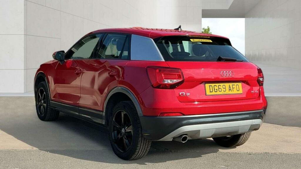 Audi Q2 Sport Red
