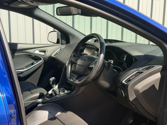 Ford Focus 2.0T Ecoboost Hatchback ST03YUP Blue #5