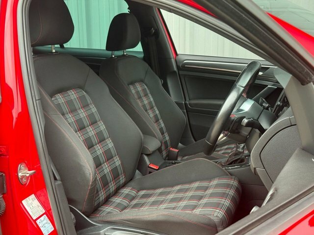 Volkswagen Golf Performance 2.0 Tsi Dsg MD68RHY Red #5
