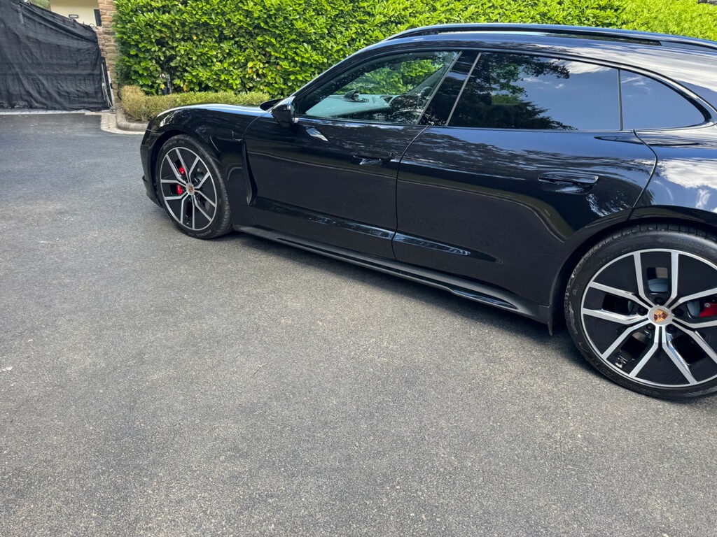 Porsche Taycan Estate Black #6