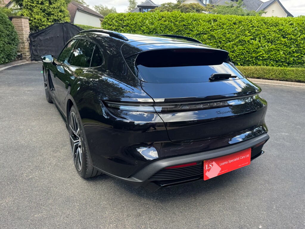 Porsche Taycan 4S Cross Turismo #8