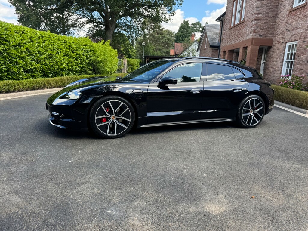Porsche Taycan Estate Black #3