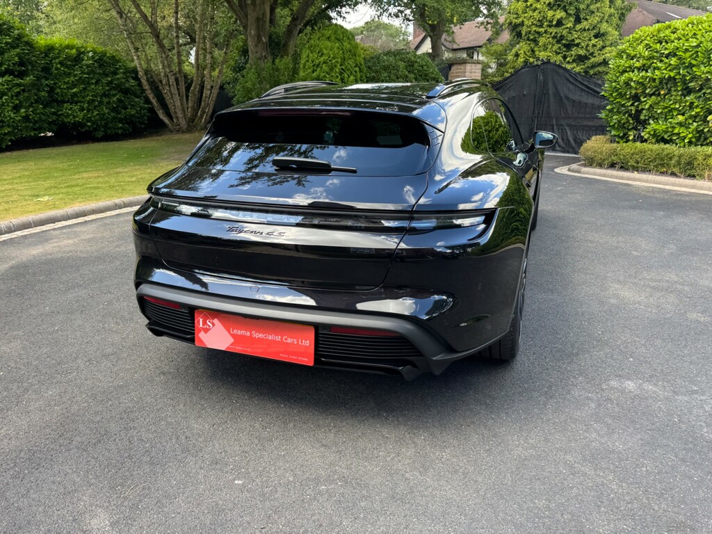 Porsche Taycan 4S Cross Turismo #10