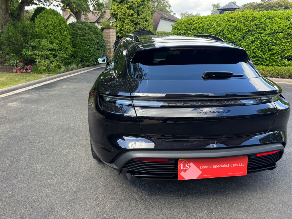 Porsche Taycan 4S Cross Turismo #9