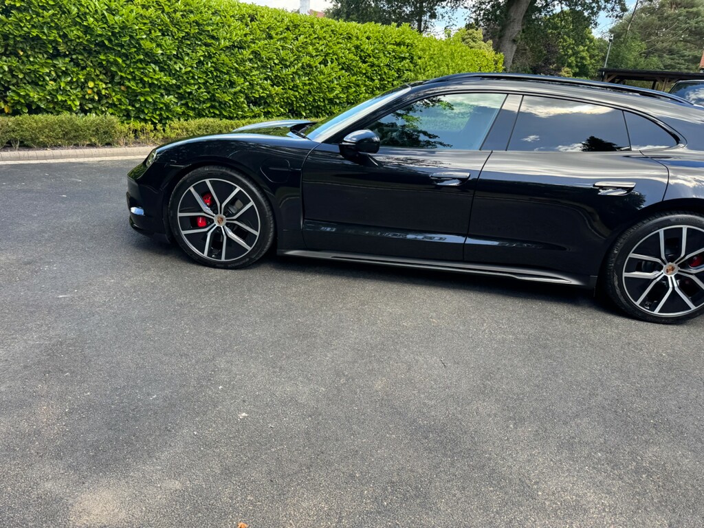 Porsche Taycan Estate Black #5