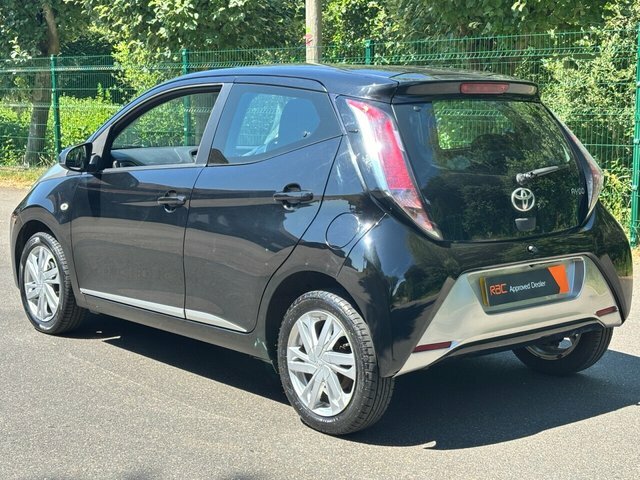 Toyota Aygo Vvt-i X-clusiv Hatchback Black #6