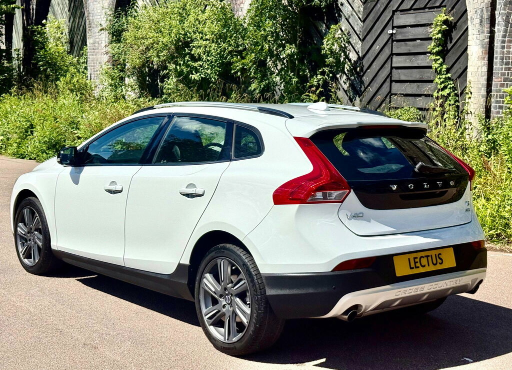 Volvo V40 Cross Country 2.0 T5 Lux Nav Awd Euro 6 Ss White #6