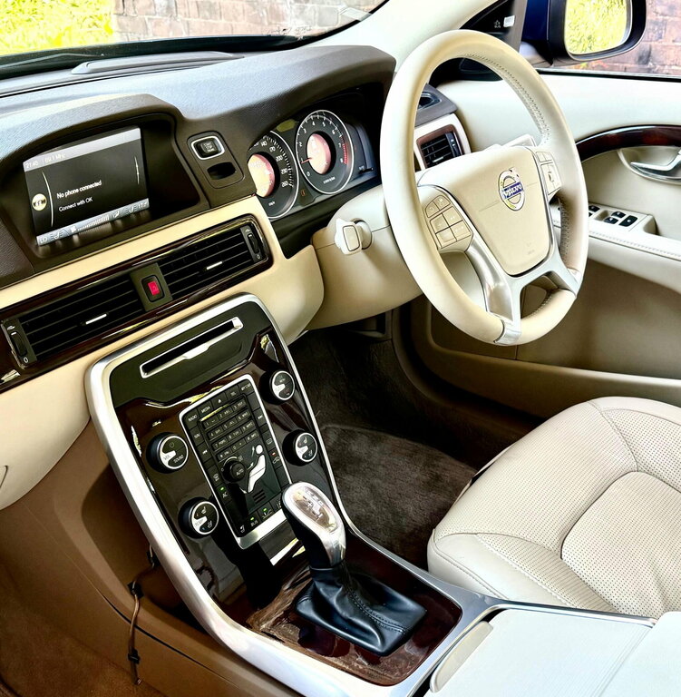 Volvo V70 2.4 D5 Se Estate Euro 5 Ss 2 White #30