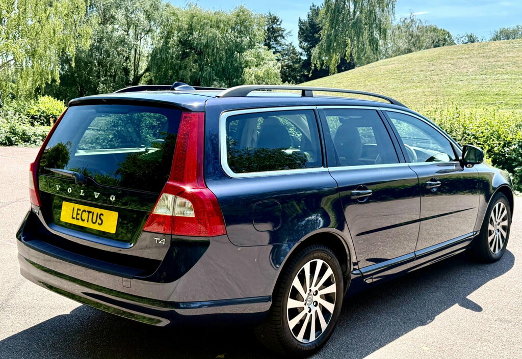 Volvo V70 2.4 D5 Se Estate Euro 5 Ss 2 White #9