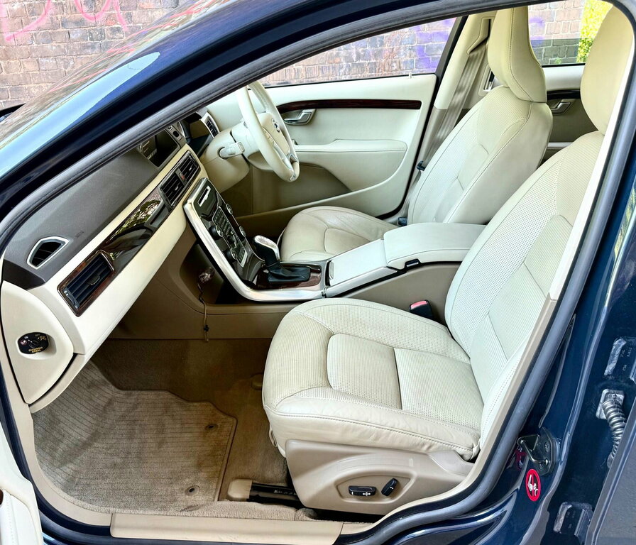 Volvo V70 2.4 D5 Se Estate Euro 5 Ss 2 White #23