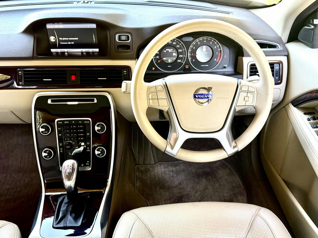 Volvo V70 2.4 D5 Se Estate Euro 5 Ss 2 White #28