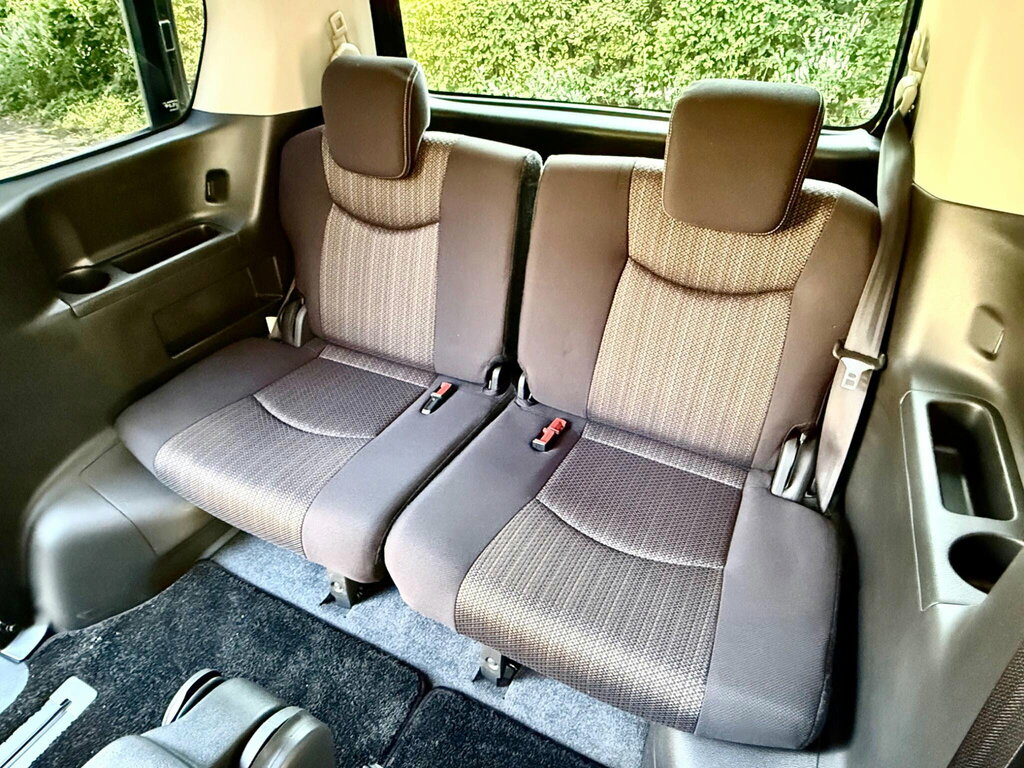 Nissan Serena Hybrid , , 8 Seater , Ulez , Fresh Imp White #24