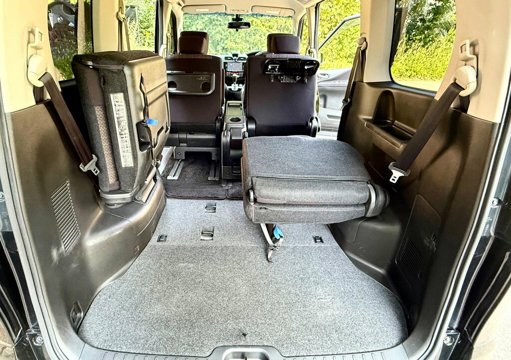 Nissan Serena Hybrid , , 8 Seater , Ulez , Fresh Imp White #34