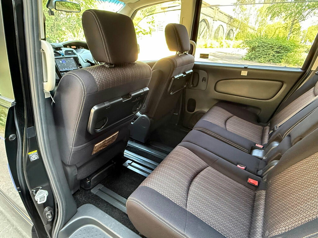 Nissan Serena Hybrid , , 8 Seater , Ulez , Fresh Imp White #32