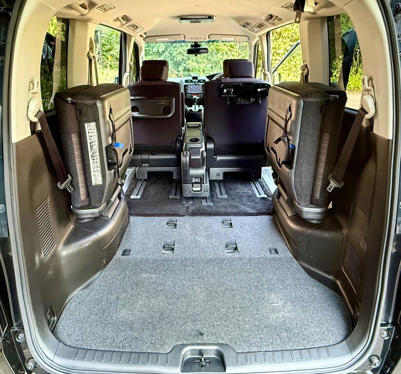 Nissan Serena Hybrid , , 8 Seater , Ulez , Fresh Imp White #36