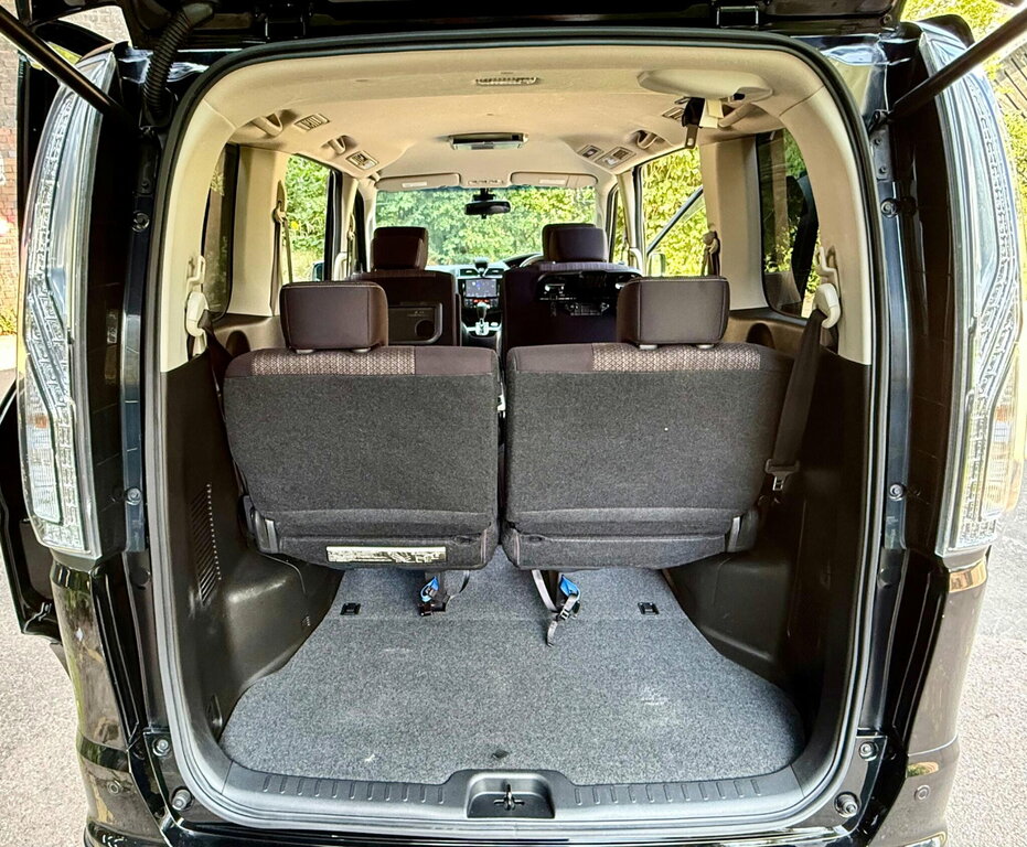 Nissan Serena Hybrid , , 8 Seater , Ulez , Fresh Imp White #35
