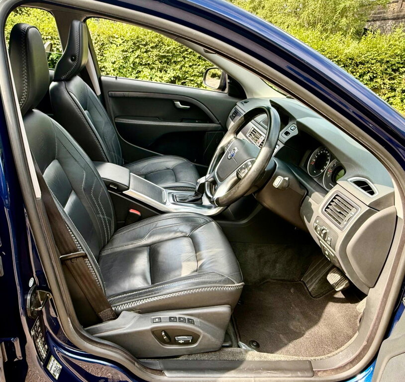 Volvo V70 Blue #24
