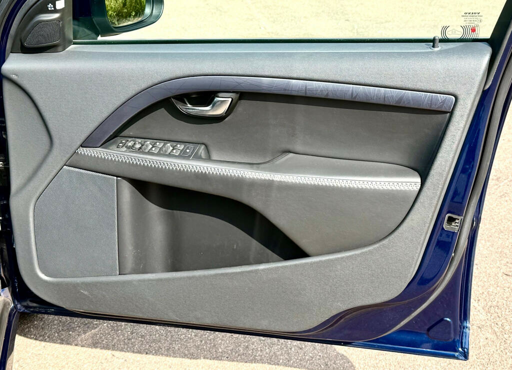 Volvo V70 Blue #43