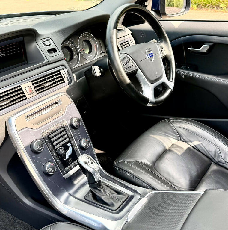 Volvo V70 Blue #23