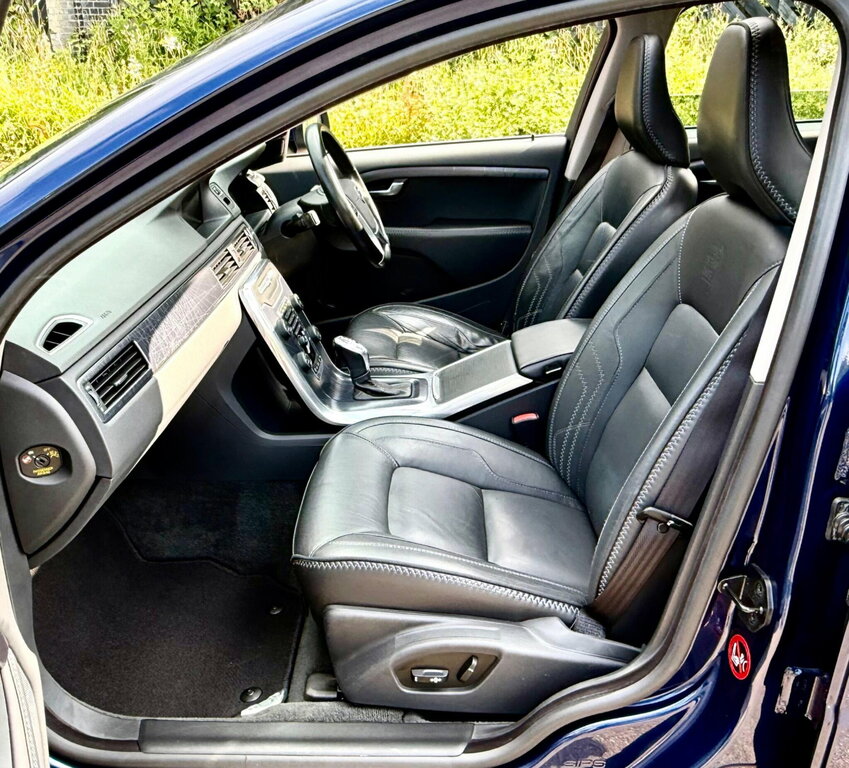 Volvo V70 Blue #30