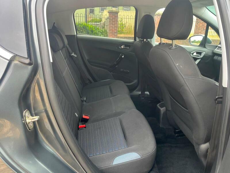 Peugeot 208 1L Access White #9