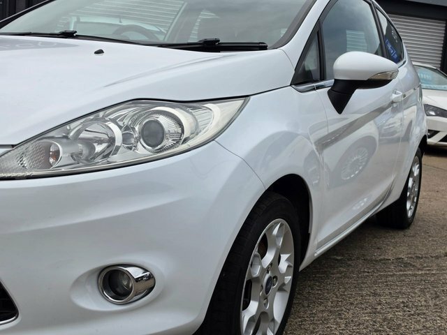 Ford Fiesta Hatchback White #6