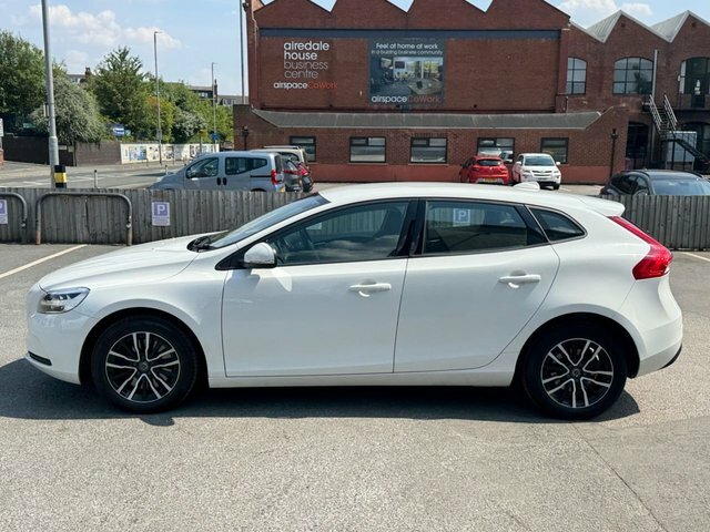 Volvo V40 Hatchback White #6