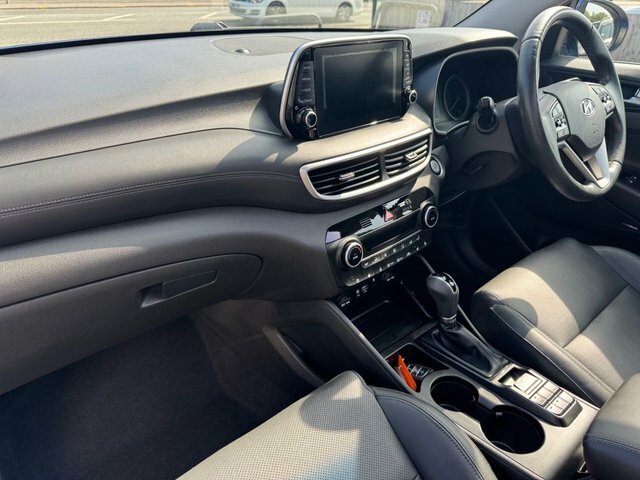 Hyundai Tucson Go Se White #38