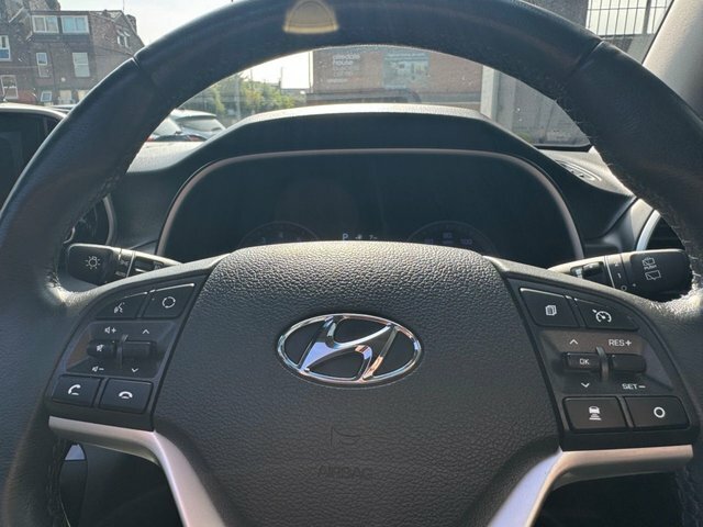 Hyundai Tucson Go Se White #41
