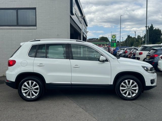 Volkswagen Tiguan Suv HJ65BTV White #2