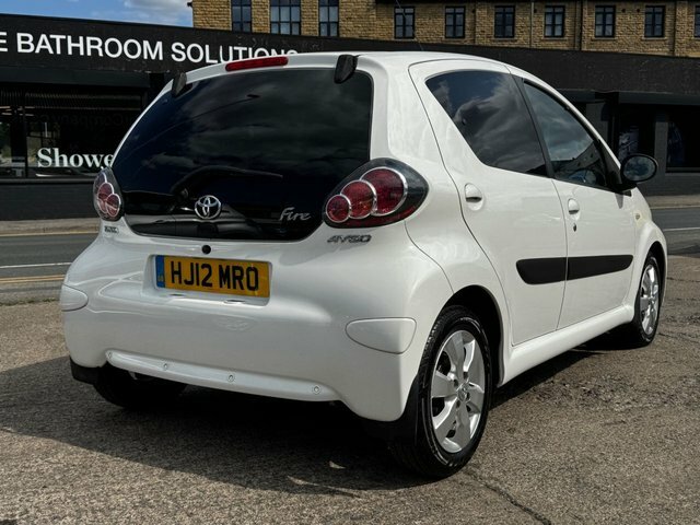 Toyota Aygo Hatchback White #5