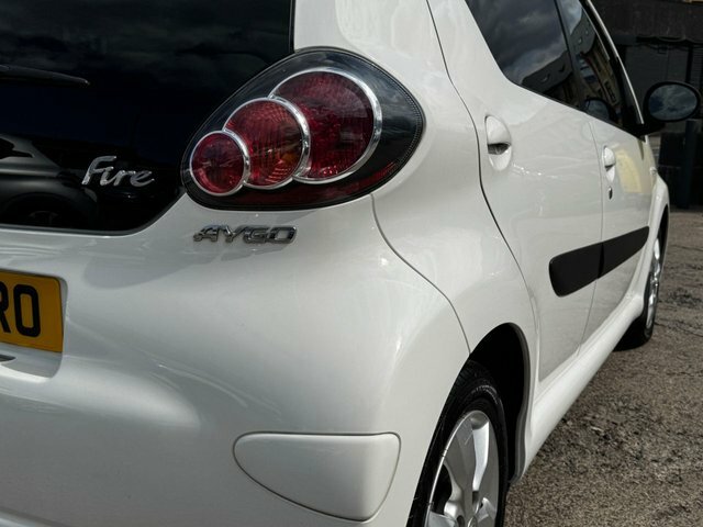 Toyota Aygo Hatchback White #6