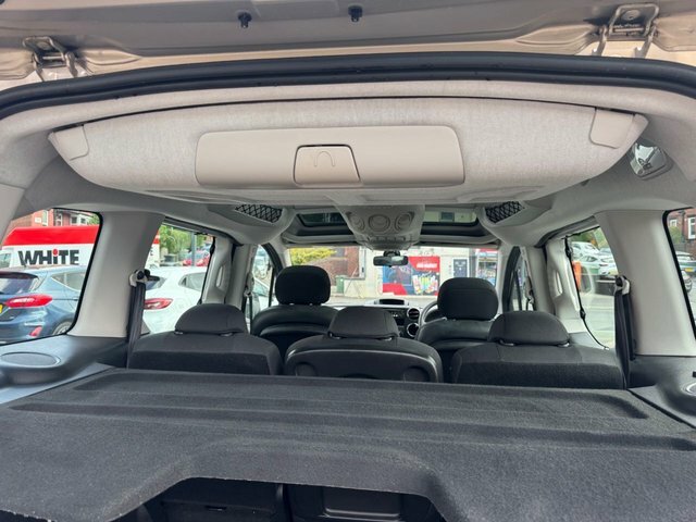 Peugeot Partner Tepee Mpv Red #17