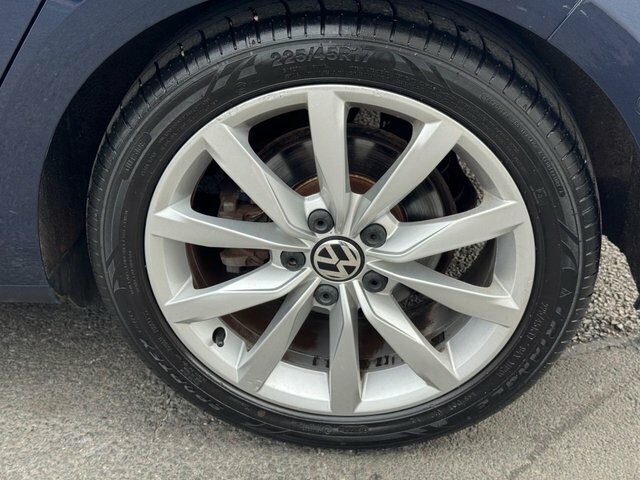 Volkswagen Golf 2.0 Tsi Gti Red #17
