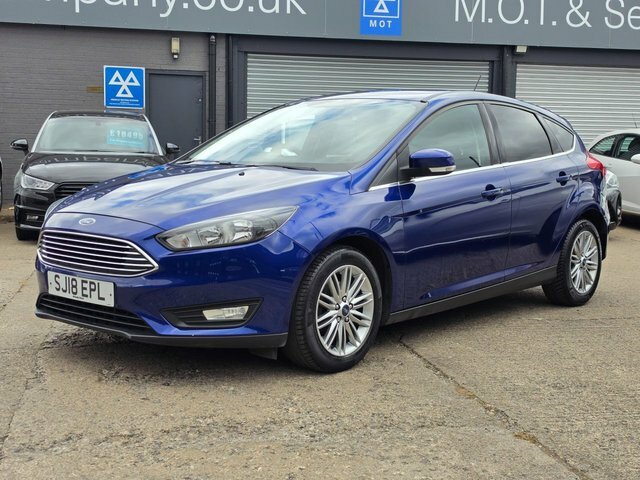 Ford Focus Hatchback Blue #4