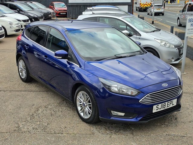Ford Focus Hatchback Blue #2