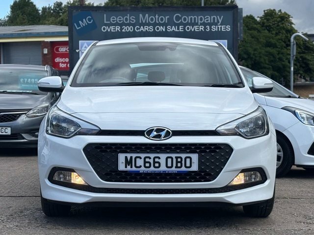 Hyundai I20 Hatchback White #4