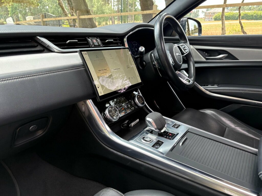 Jaguar XF 2.0 D200 R-dynamic Black White #29