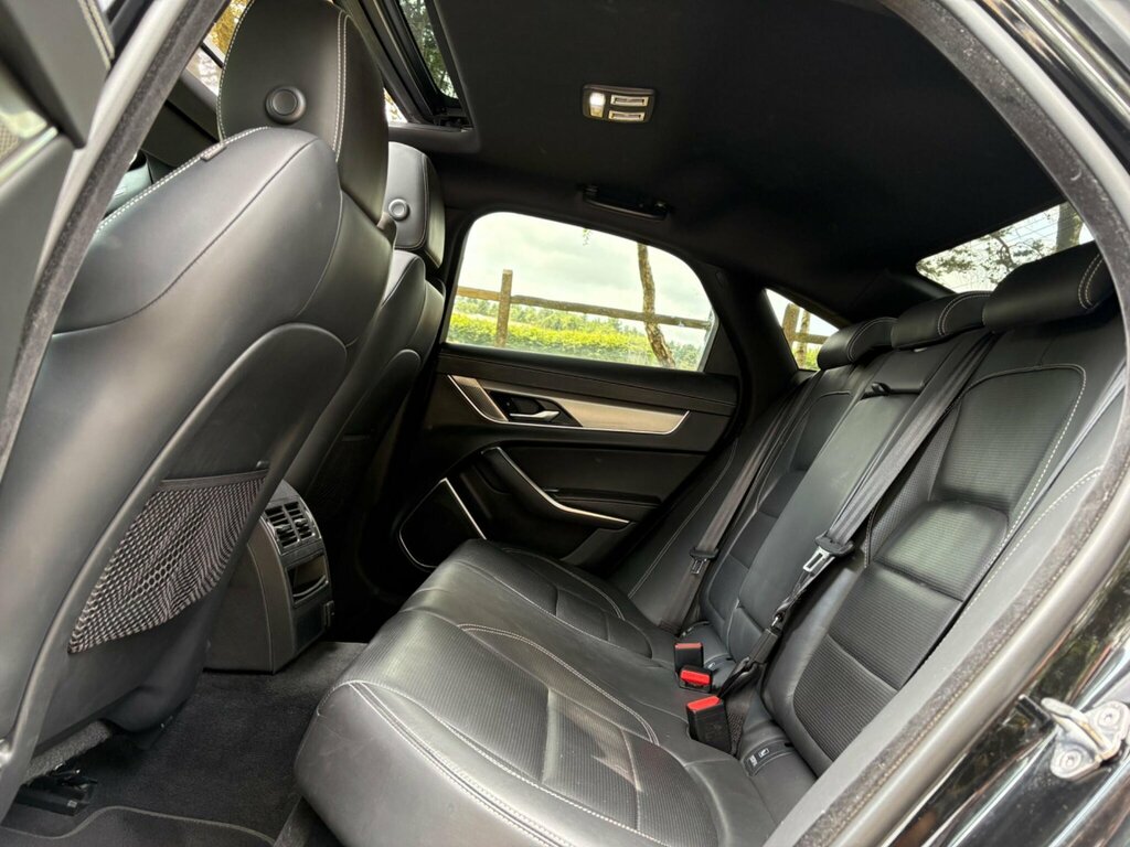 Jaguar XF 2.0 D200 R-dynamic Black White #32