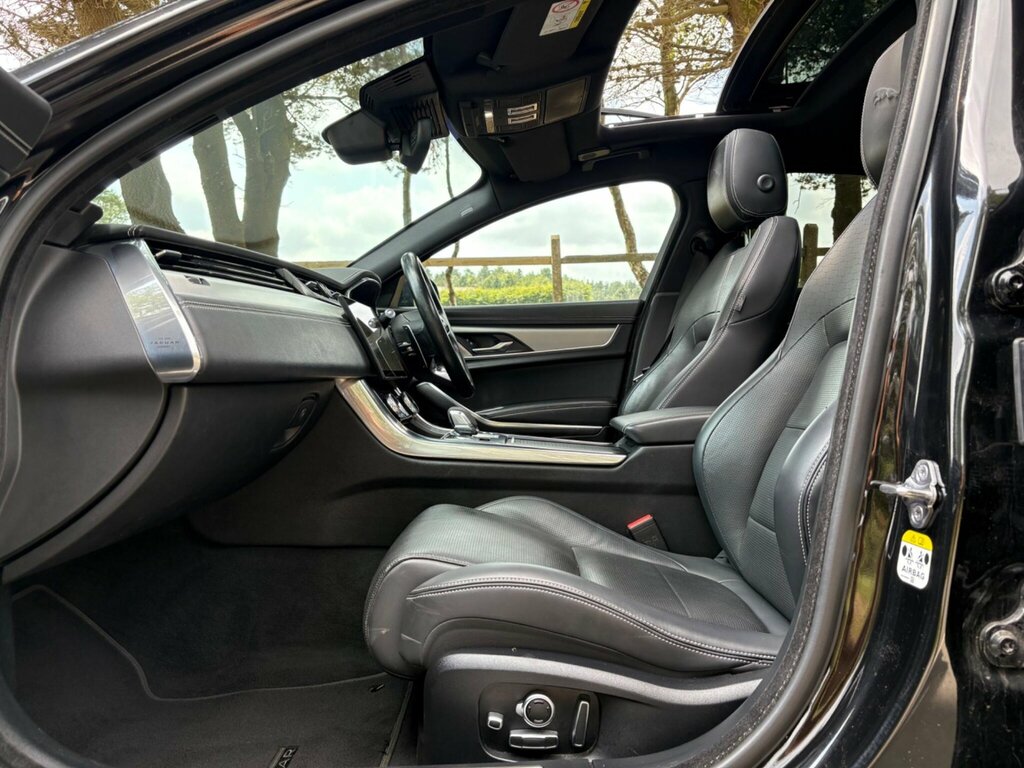 Jaguar XF 2.0 D200 R-dynamic Black White #27