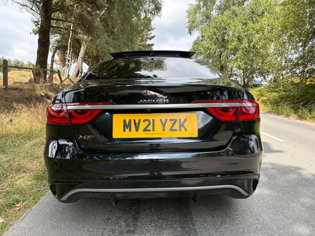 Jaguar XF 2.0 D200 R-dynamic Black White #8