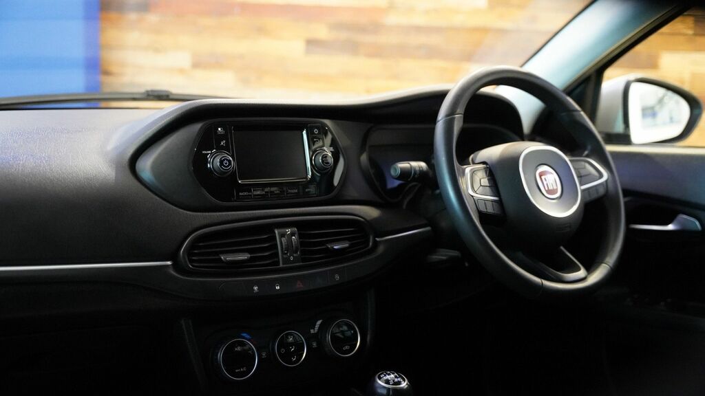 Fiat Tipo 2017 1.6 Multijetii Lounge Estate Manua Grey #2