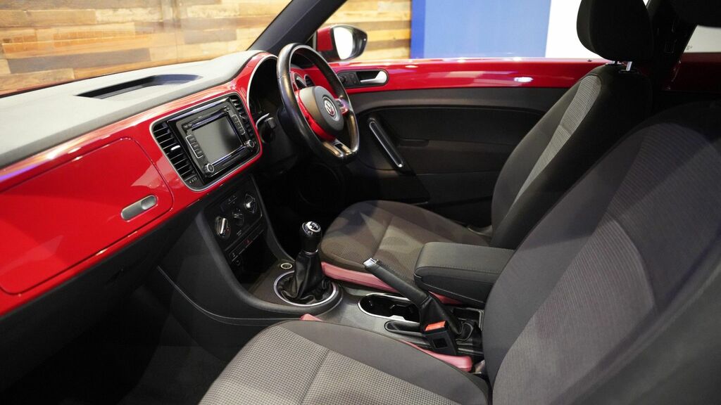 Volkswagen Beetle 2014 1.6 Tdi Bluemotion Tech Design Hatchback Red #2