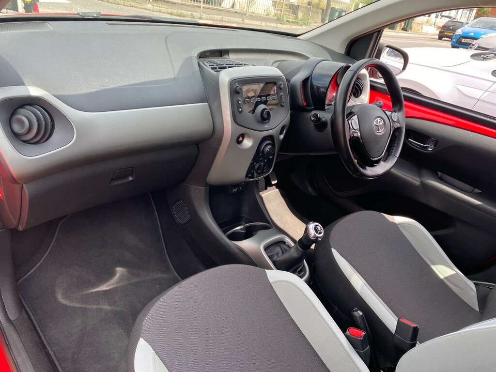 Toyota Aygo 1.0 Vvt-i X-cite 3 Yellow Bi-ton... Yellow #16