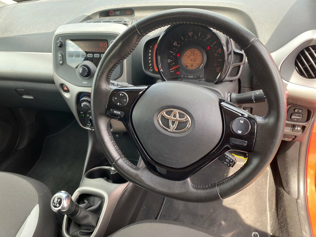 Toyota Aygo 1.0 Vvt-i X-cite 3 Yellow Bi-ton... Yellow #10
