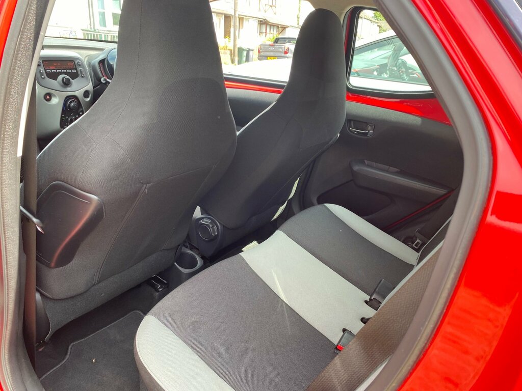 Toyota Aygo 1.0 Vvt-i X-cite 3 Yellow Bi-ton... Yellow #15